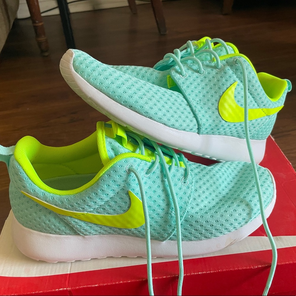 Like new Nike Roshe Ones
